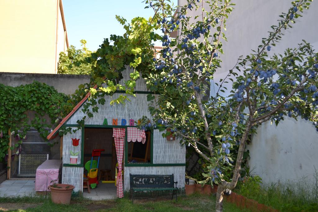 La Jacaranda Hotel SantʼAntìoco Exterior foto